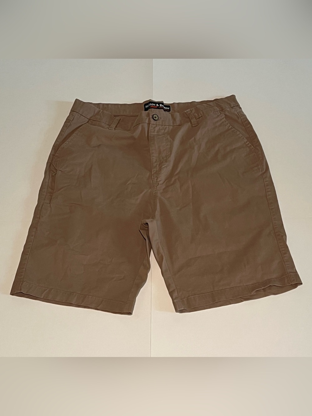 Hudson & Barrow Men's Flat-Front Brown Performance Chino Shorts